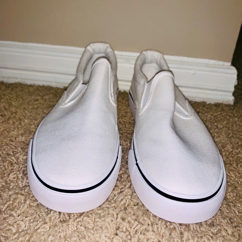 Adorable white slip on sneakers!!
